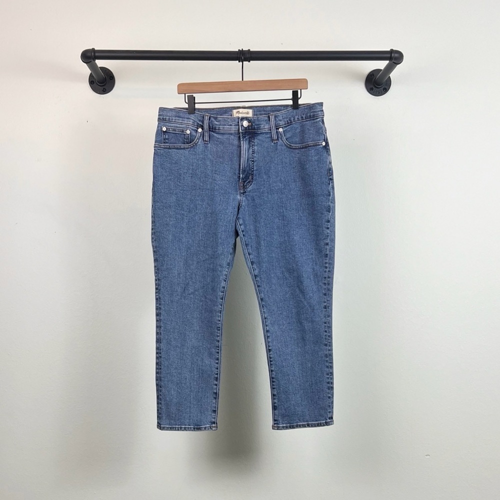 Madewell The Petite Mid-Rise Perfect Vintage Jeans in Knowland Wash - Picture 3 of 8